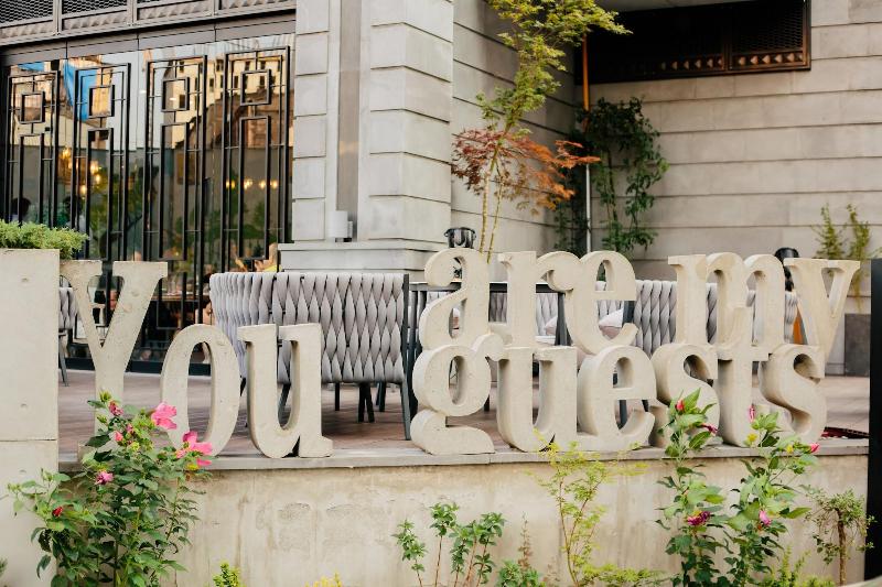 Welcome City Center Apartments image