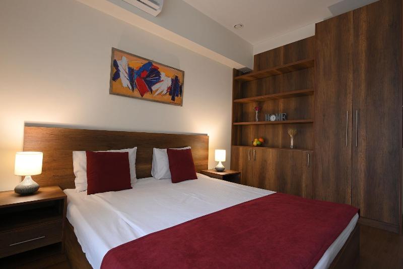 Welcome City Center Apartments image