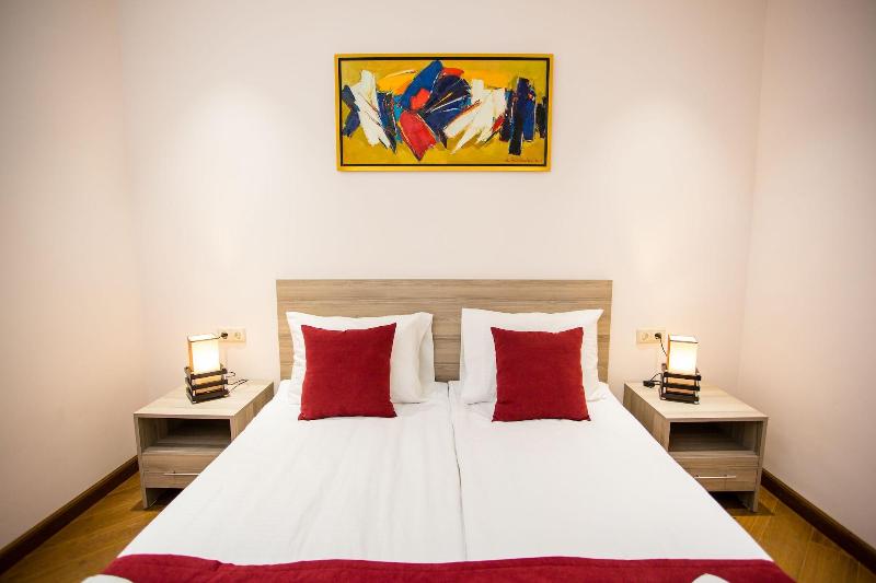 Welcome City Center Apartments image