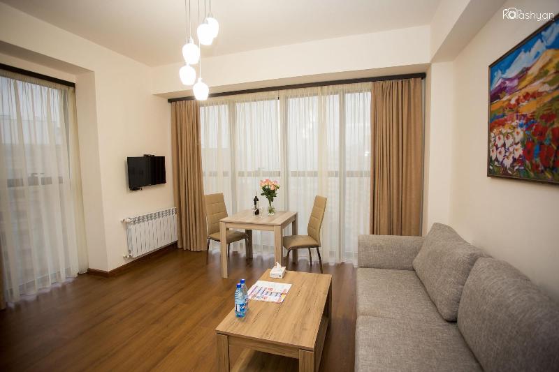 Welcome City Center Apartments image