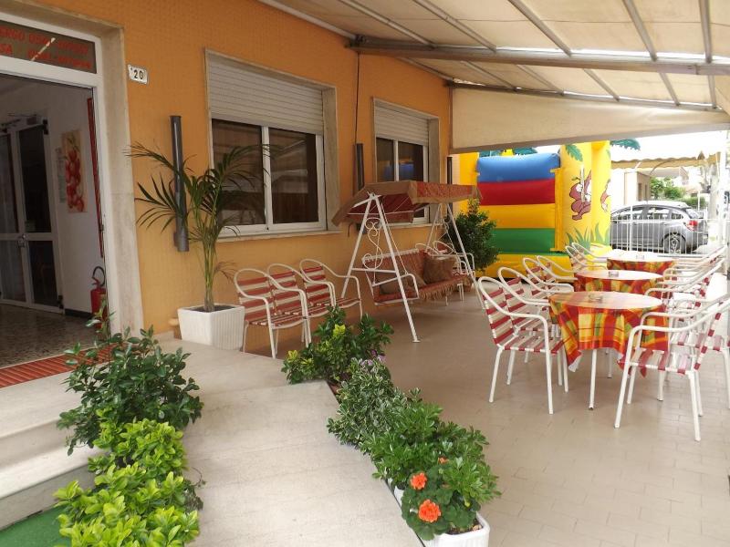 Hotel La Vela image