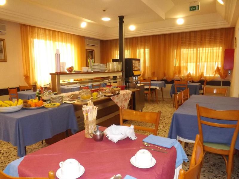 Hotel La Vela image