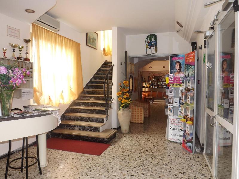 Hotel La Vela image