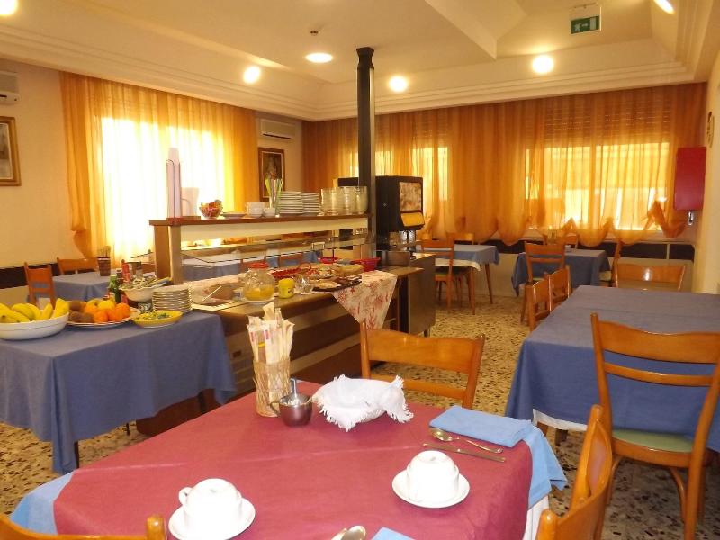 Hotel La Vela image