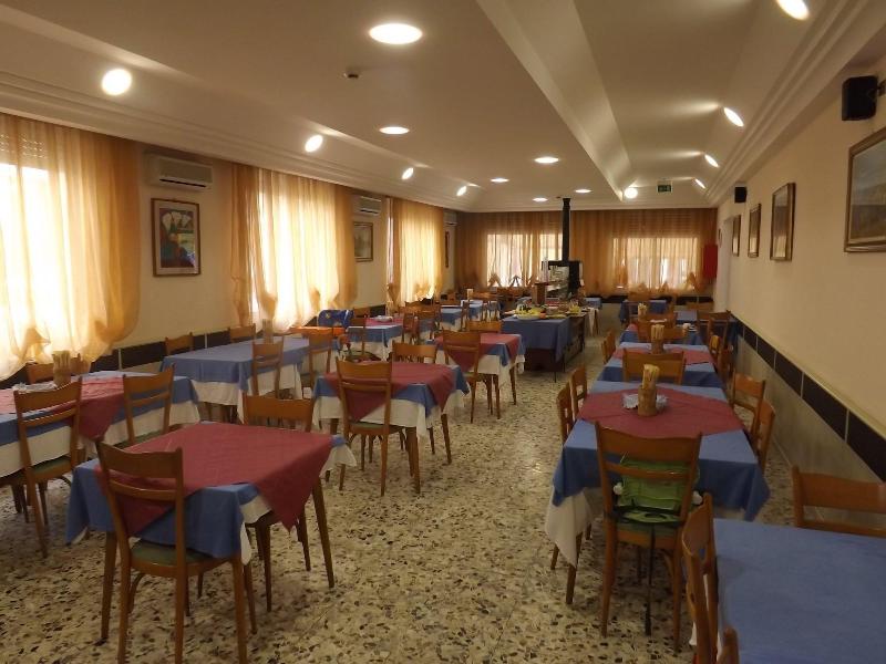 Hotel La Vela image