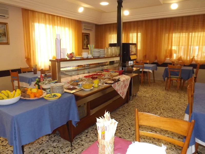 Hotel La Vela image