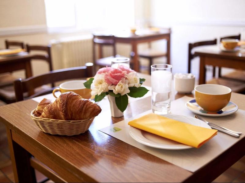 Logis Hotel Le Pelican image
