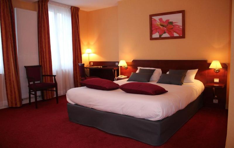 Logis Hotel Le Pelican image