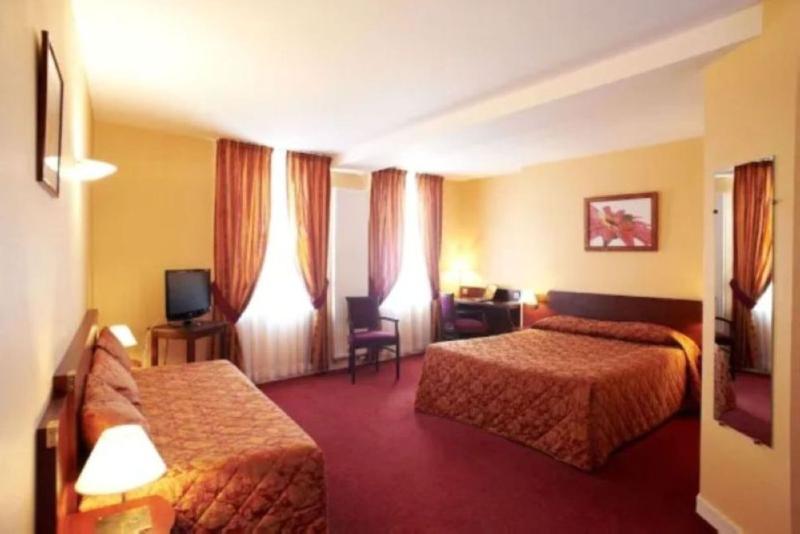 Logis Hotel Le Pelican image
