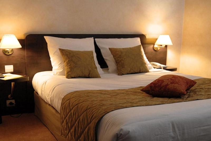 Logis Hotel Le Pelican image