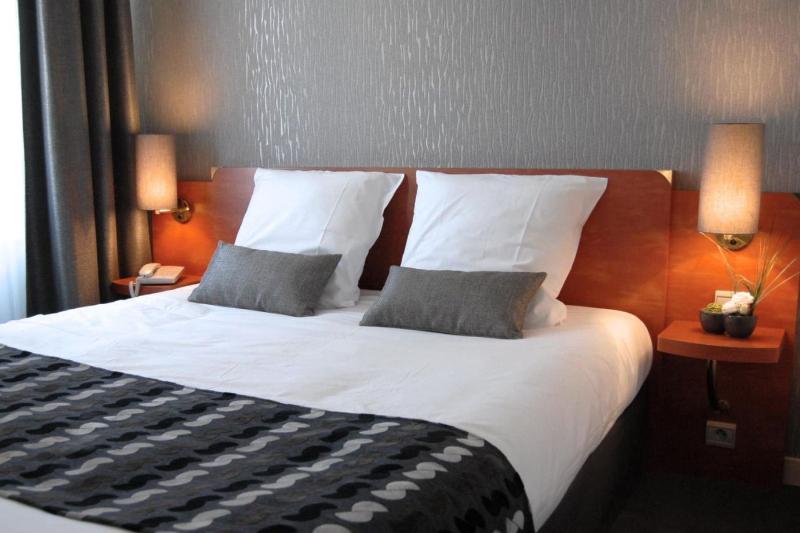 Logis Hotel Le Pelican image