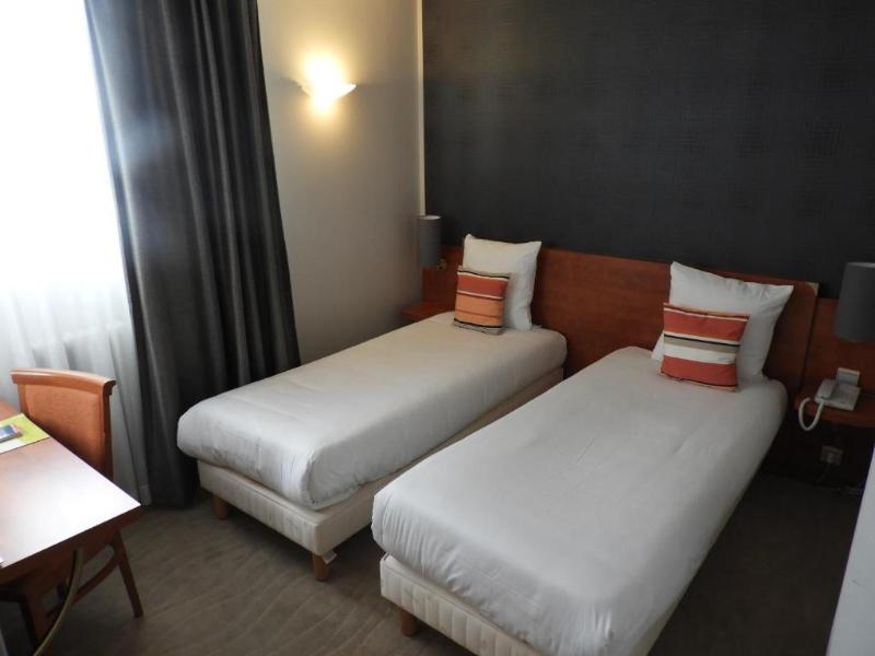 Logis Hotel Le Pelican image