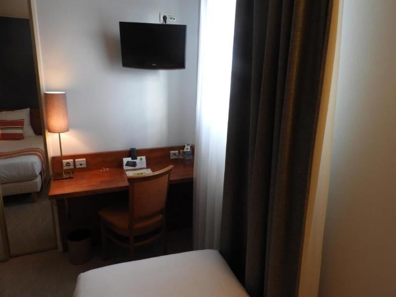 Logis Hotel Le Pelican image