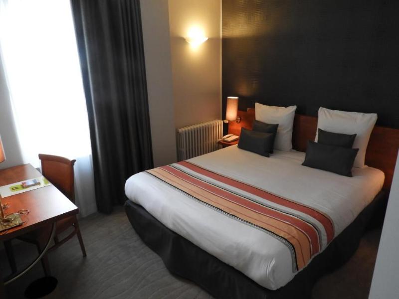Logis Hotel Le Pelican image