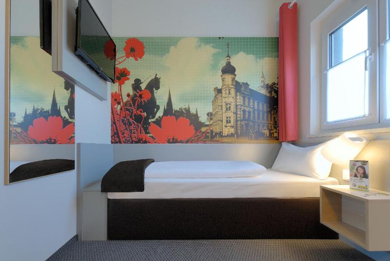 B&B HOTEL Oldenburg image