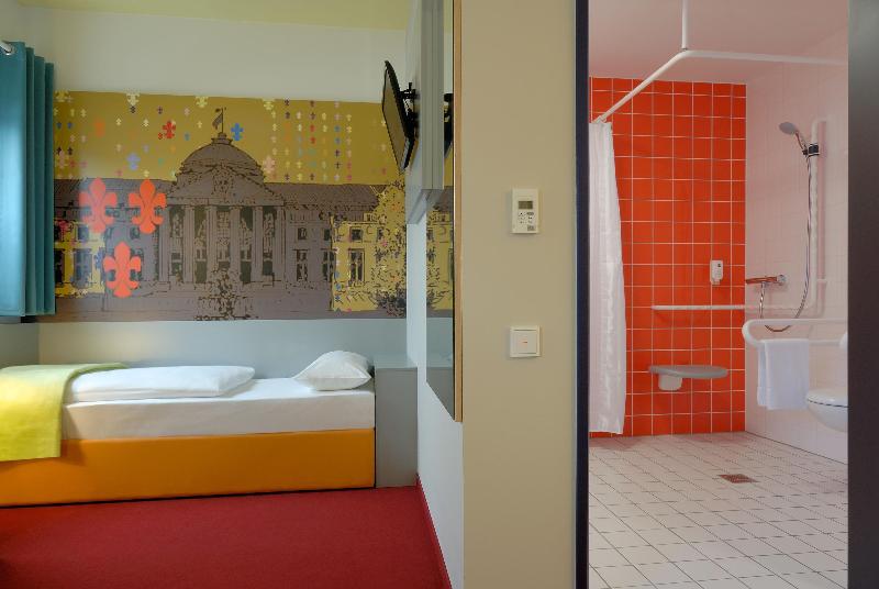 B&B HOTEL Wiesbaden-HBF image