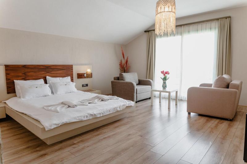 HOUSE QUEEN SIZE BED