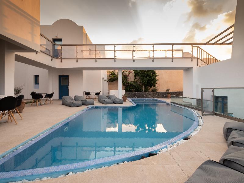 Tristhenia Hotel image