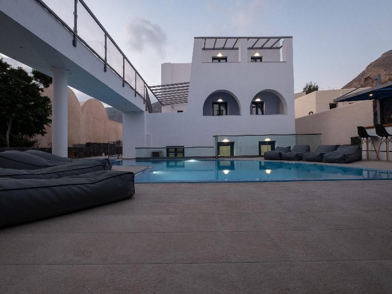 Tristhenia Hotel image
