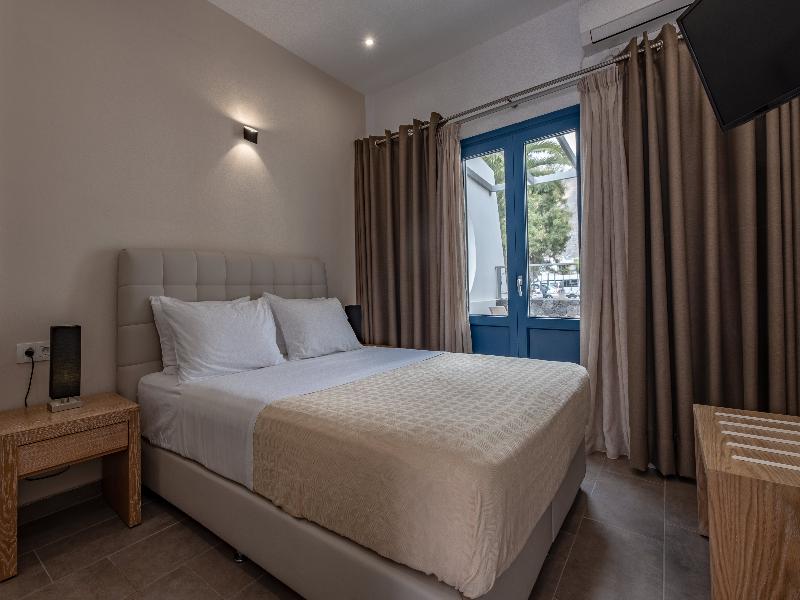 Tristhenia Hotel image