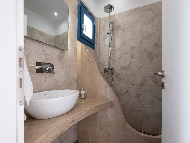 Tristhenia Hotel image