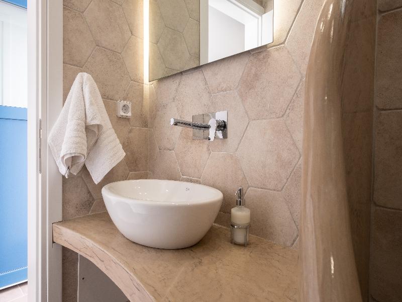 Tristhenia Hotel image