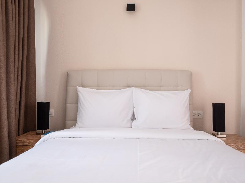Tristhenia Hotel image