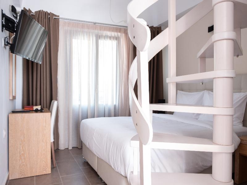 Tristhenia Hotel image