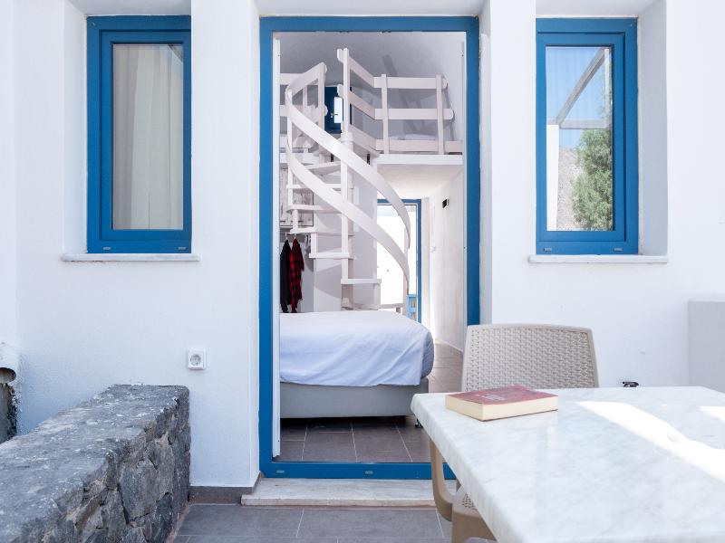 Tristhenia Hotel image