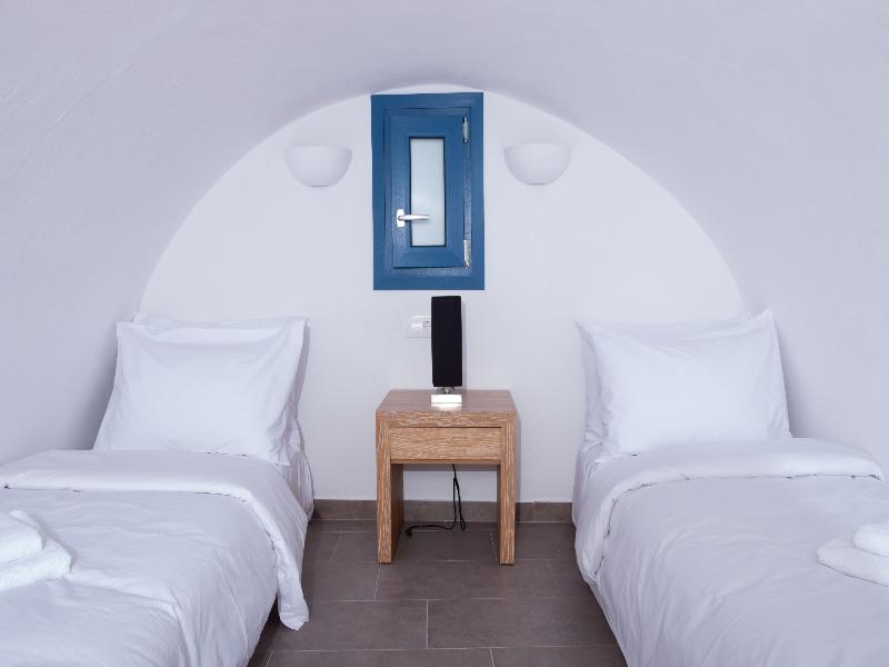 Tristhenia Hotel image