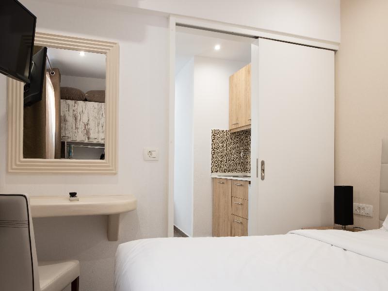 Tristhenia Hotel image
