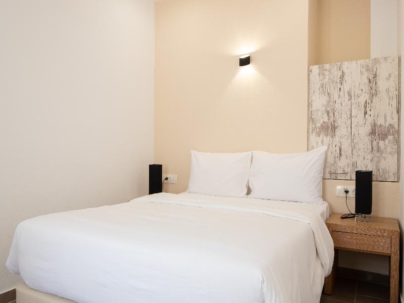 Tristhenia Hotel image