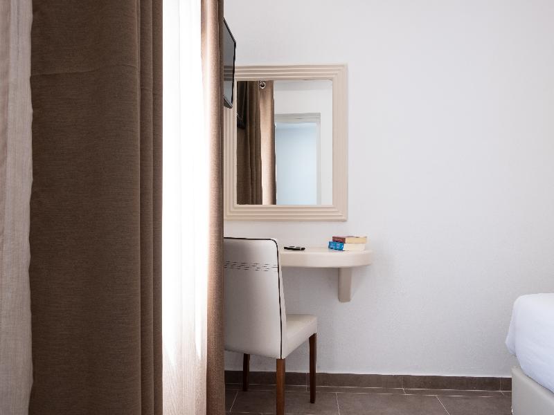 Tristhenia Hotel image