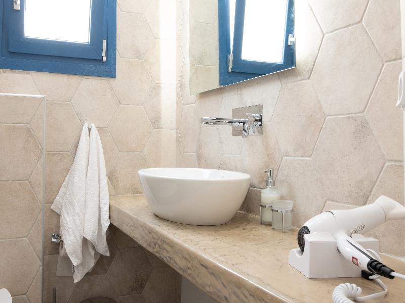 Tristhenia Hotel image