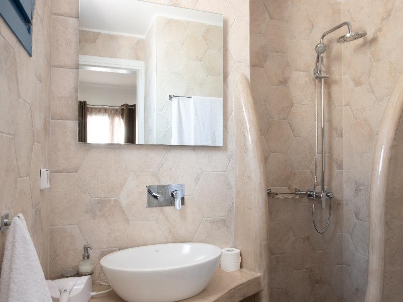 Tristhenia Hotel image