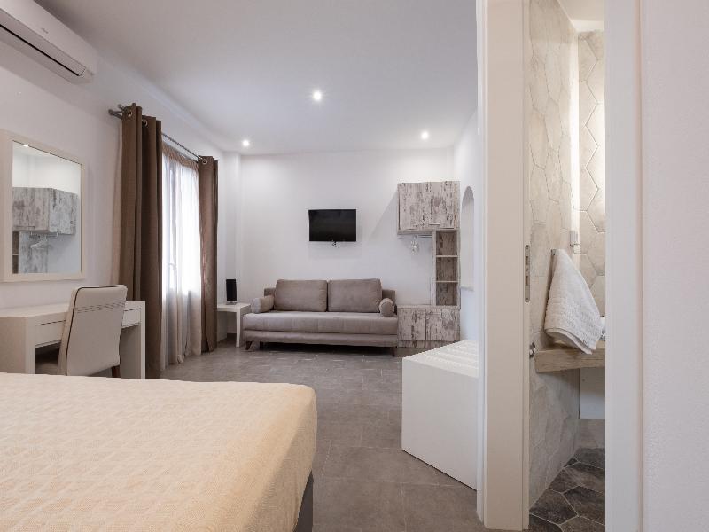 Tristhenia Hotel image