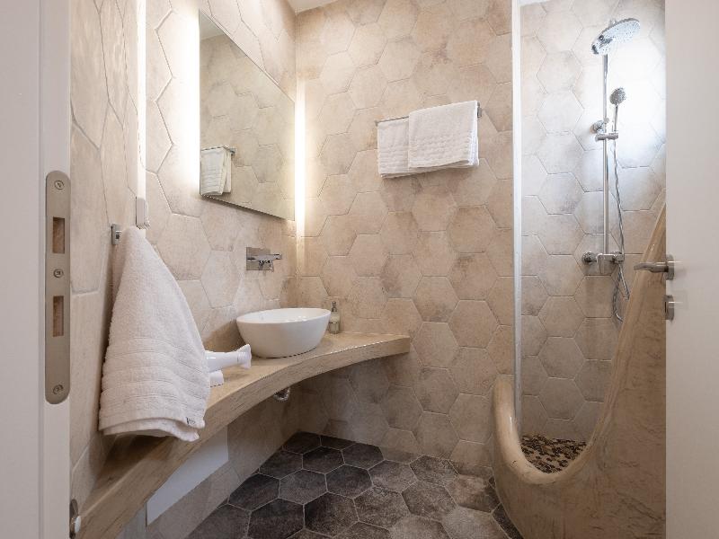 Tristhenia Hotel image