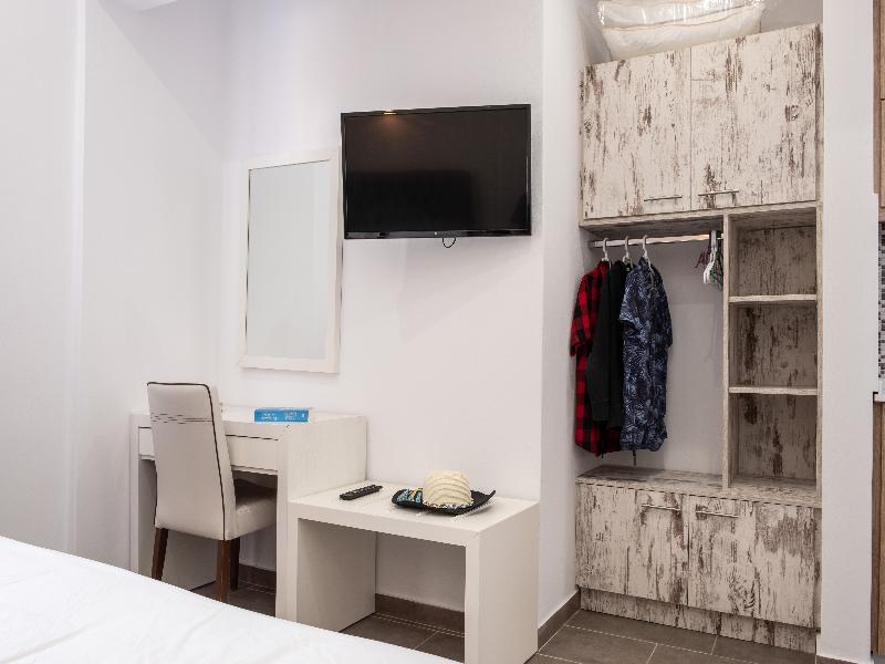 Tristhenia Hotel image