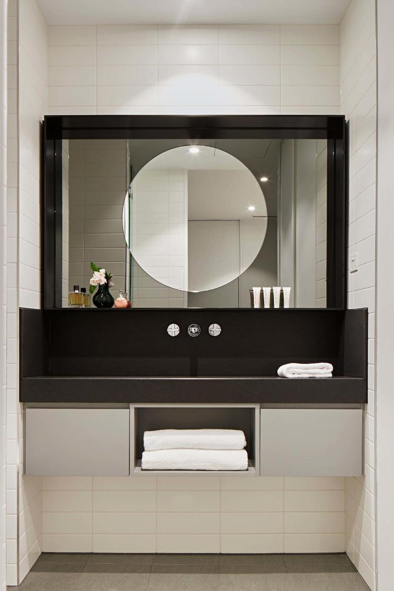 Tyrian Serviced Apartments - Albert Park Lake image