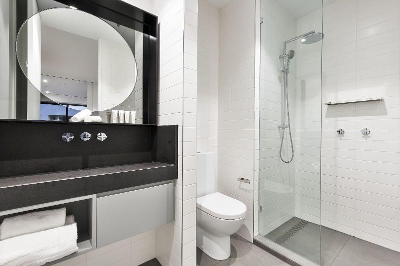 Tyrian Serviced Apartments - Albert Park Lake image