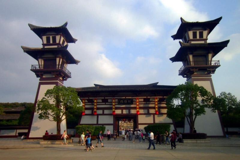 Wuxi Lakeview Park Resort image