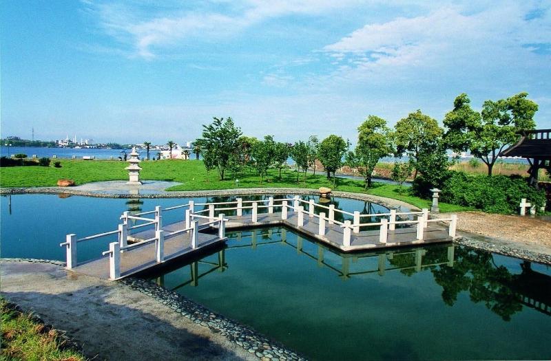 Wuxi Lakeview Park Resort image