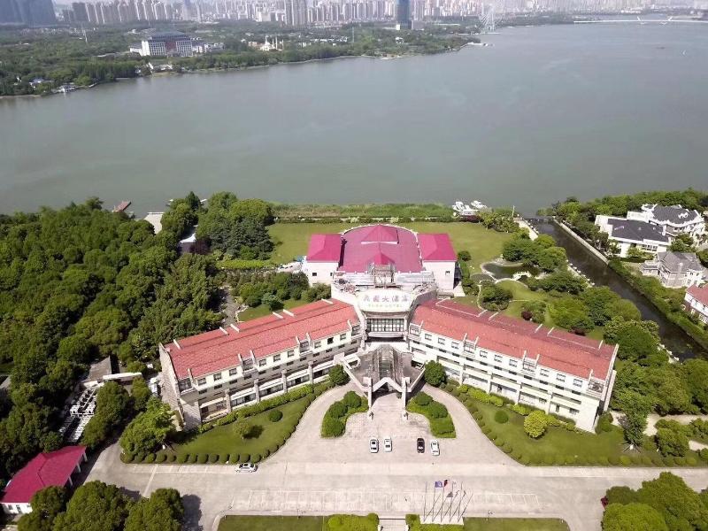 Wuxi Lakeview Park Resort image