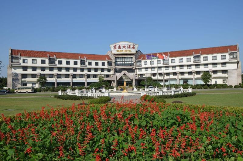 Wuxi Lakeview Park Resort image