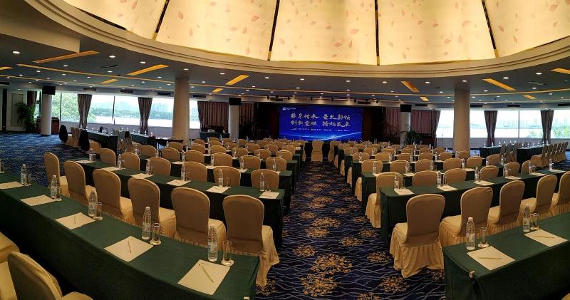 Wuxi Lakeview Park Resort image