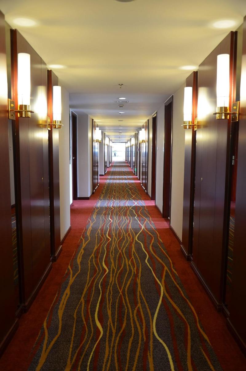 Wuxi Lakeview Park Resort image