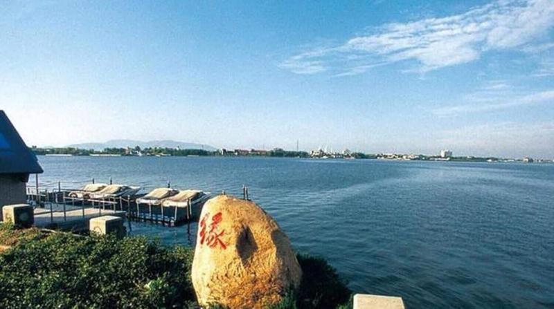 Wuxi Lakeview Park Resort image