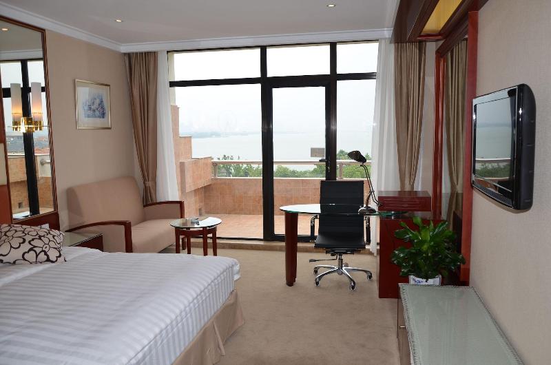 Wuxi Lakeview Park Resort image