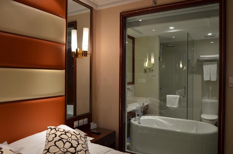 Wuxi Lakeview Park Resort image