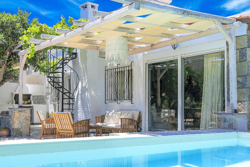 Cretan Lodge Private Heated Pool